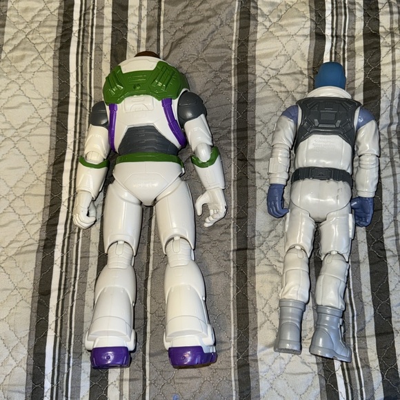 2 Disney Pixar Lightyear Buzz 2021 Kid Boy Action Figure Toys - Space Ranger - Picture 2 of 8